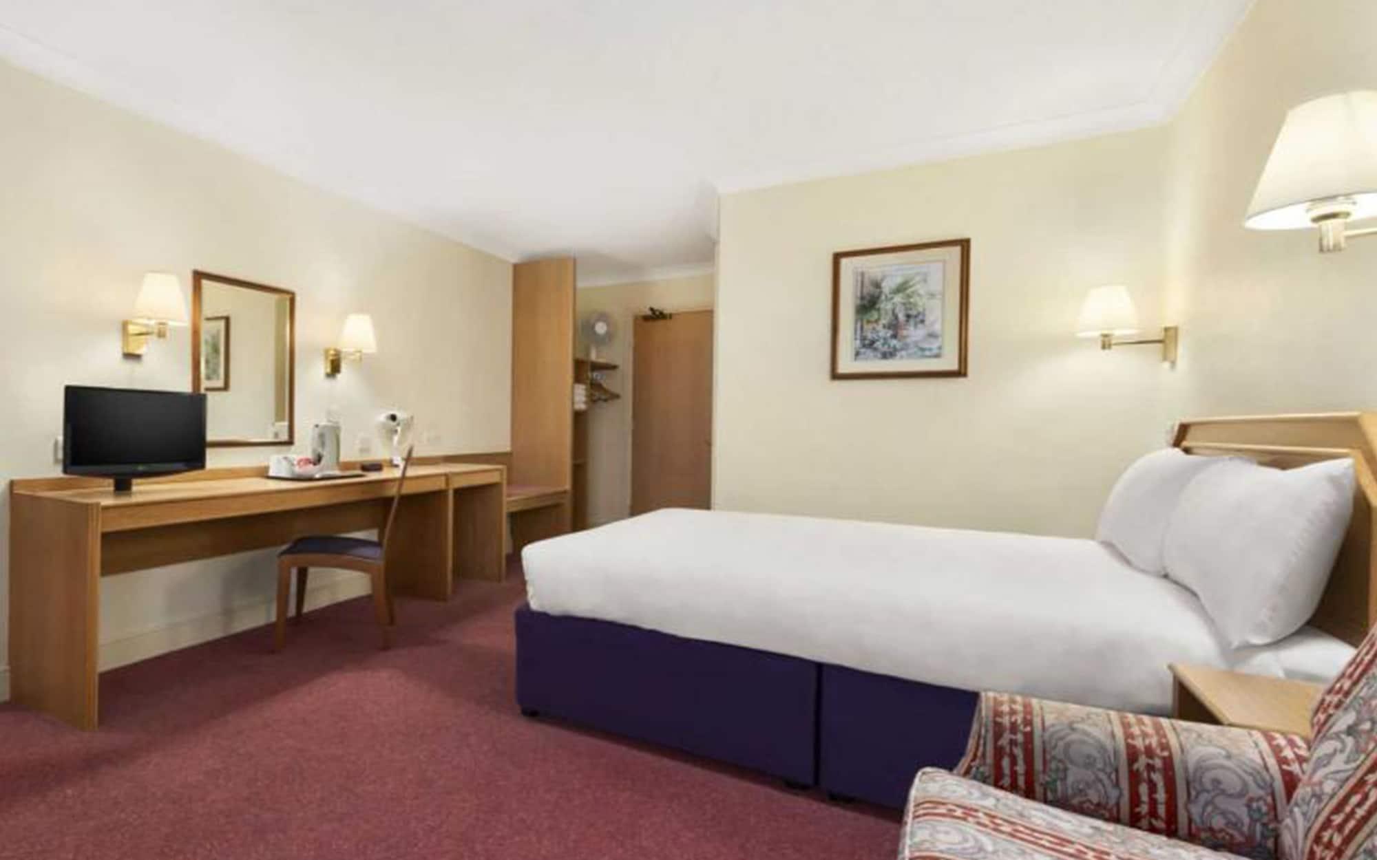 Super 8 By Wyndham Chester East Exterior photo
