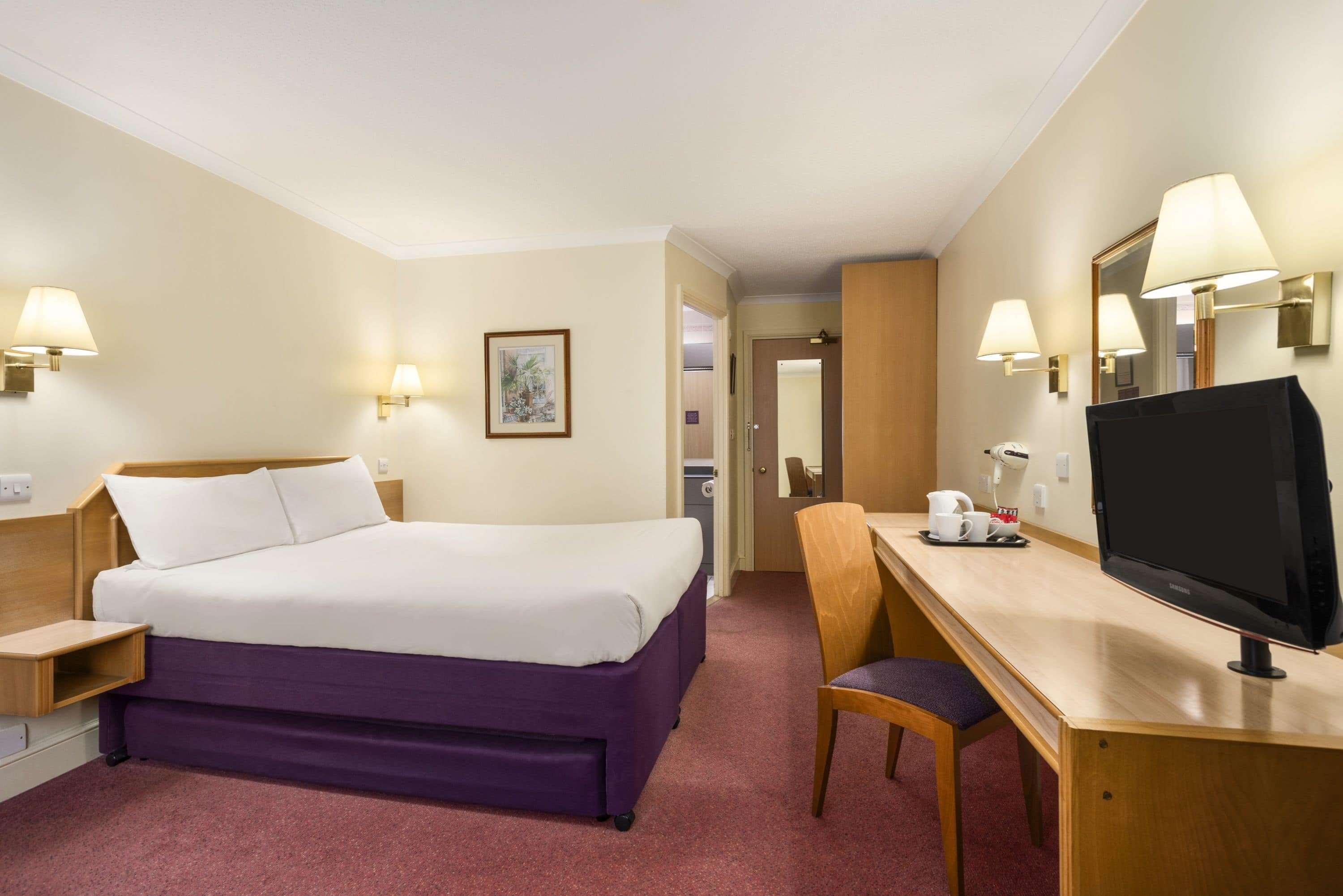 Super 8 By Wyndham Chester East Exterior photo