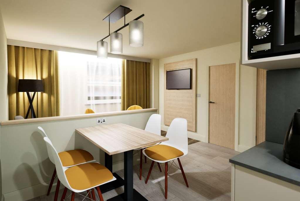Super 8 By Wyndham Chester East Room photo