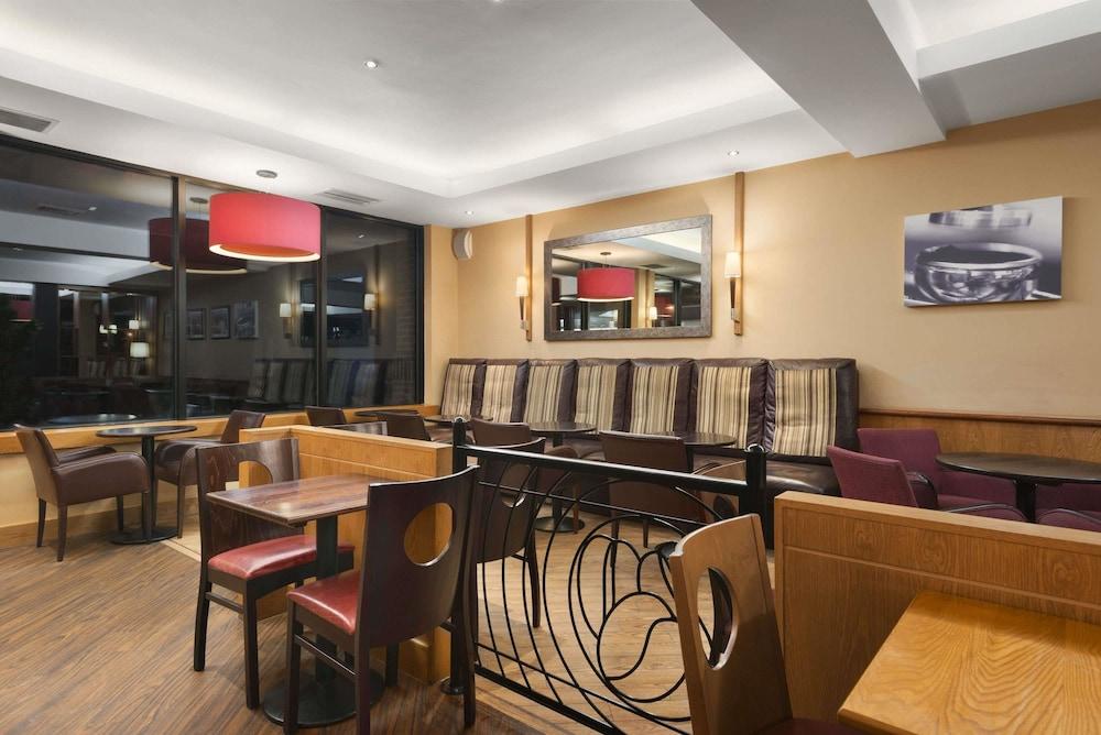 Super 8 By Wyndham Chester East Exterior photo